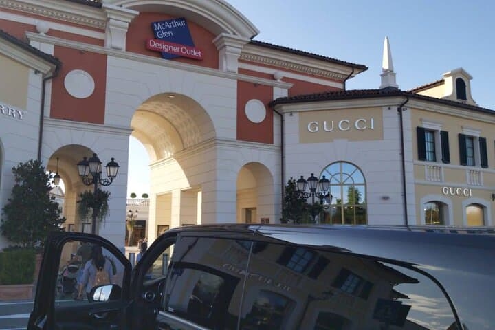 Mercedes V-Class at the Serravalle outlet