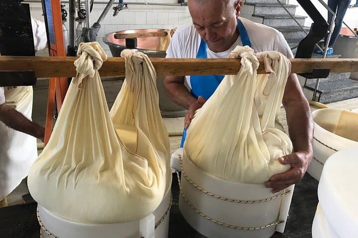 From Parma: Parmigiano,Prosciutto and winery Tour and tasting
