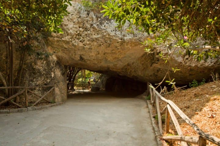 Private Tour of the Archaeological Park of Neapolis