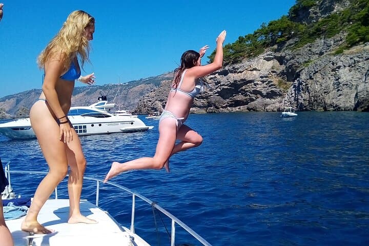 Lots of fun and relaxation in the sea of sirens 
INFO: +393314408694