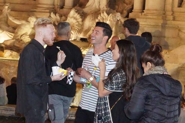 Drinks and food at the Fountain