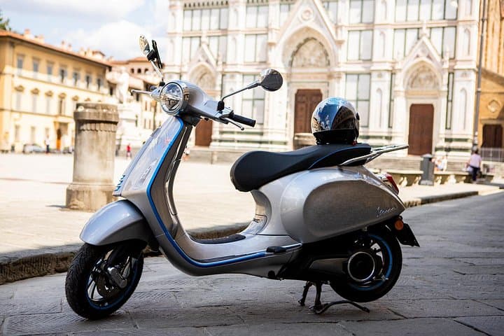 Chianti e-Vespa Self-Drive Tour from Florence with Lunch