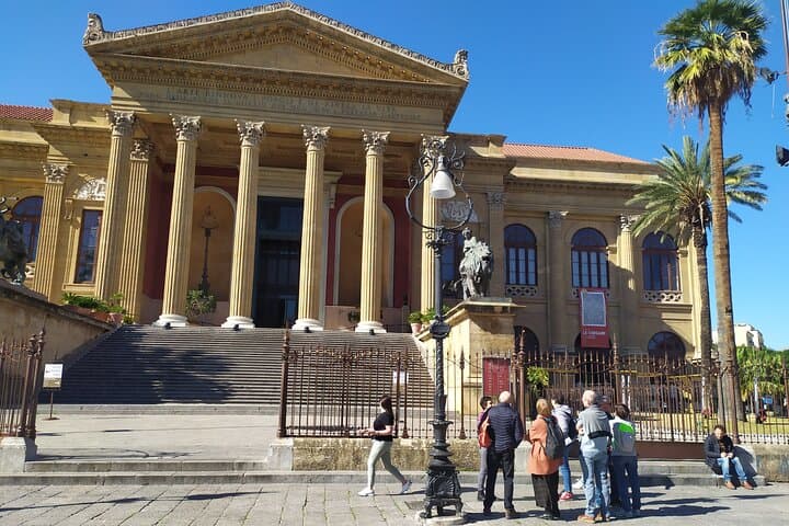 Unesco monuments, colorful markets and unique flavors in Palermo