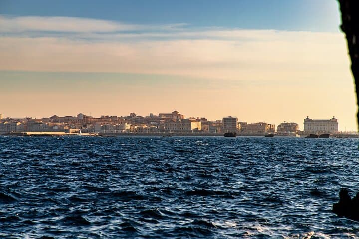 Ortigia: Half day tour with lunch or aperitif on board