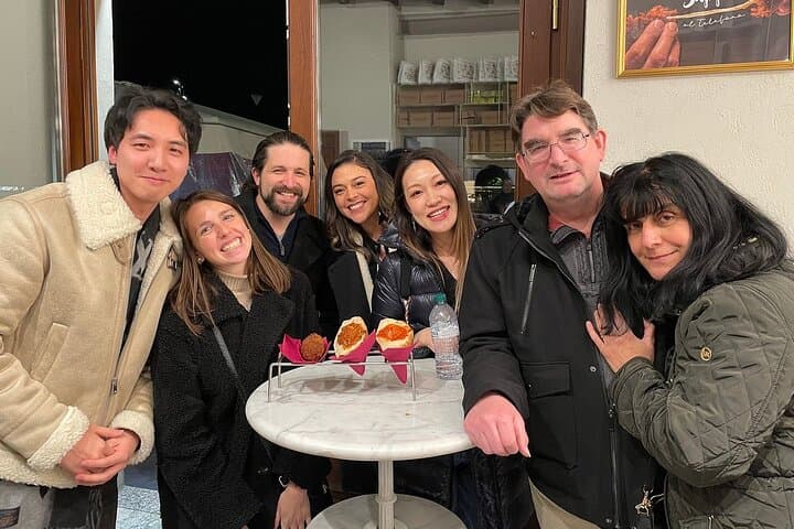 Milan: Sunset Navigli Food & Drinks Tour by Do Eat Better