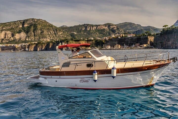 Private Boat Tour Sorrento to Positano & Amalfi–Typical Gozzo 850
