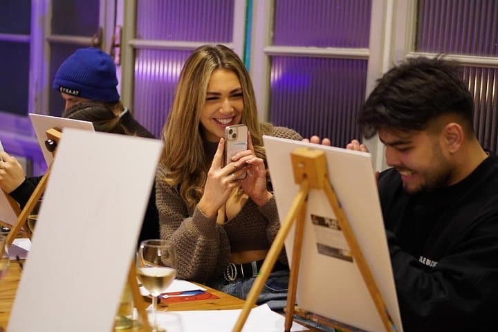 Paint n’ Sip in Rome: Unlimited Wine & Pizza in Piazza Navona