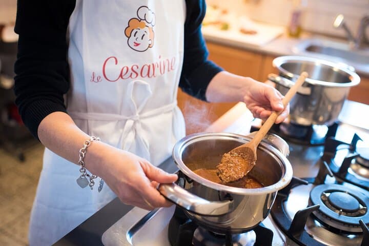 Cesarine: Pasta & Tiramisu Class at Local's Home in Alberobello
