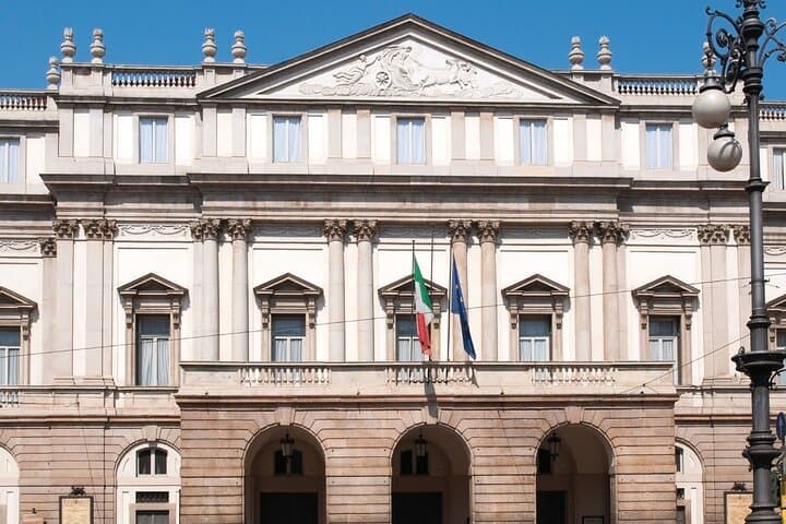 Private Audio Guided Walking Tour in Milan