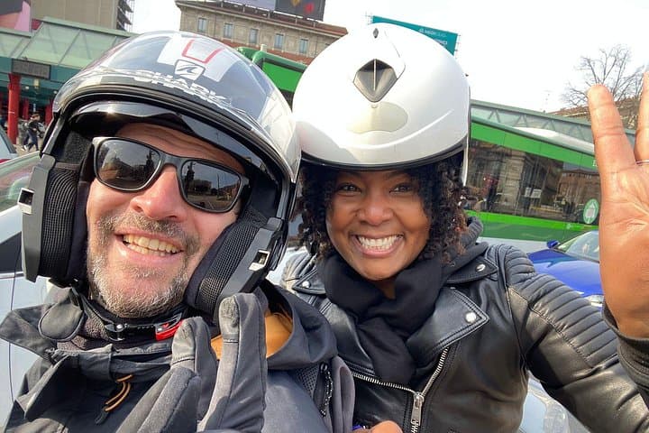 See Milan landmarks from the back of a Vespa