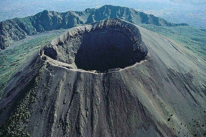 Half-Day Mount Vesuvius of Pompeii Tour by Bus