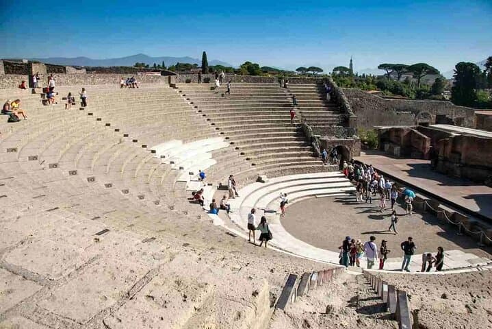 Visit the Pompeii ruins from Salerno with Pizza Lunch