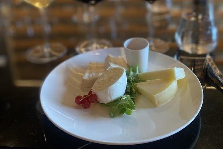 Small Group Positano Wine Tasting Experience with Food Pairing