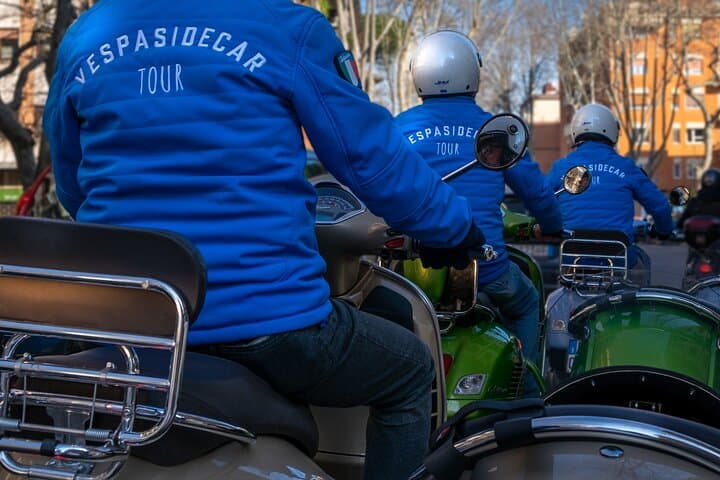 Vespa Sidecar Tour in Rome with Cappuccino