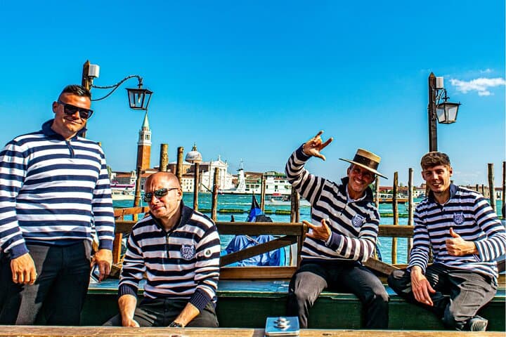 Venice Highlights with Local: Private Walking Tour & Gondola Ride