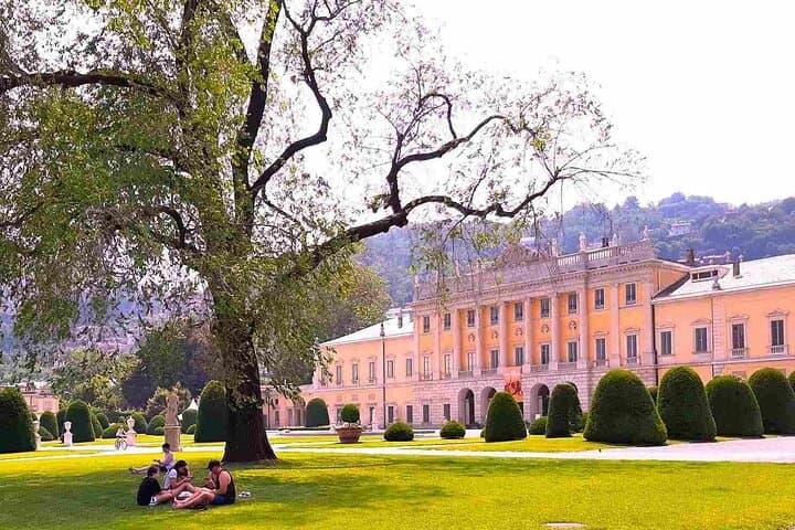 Lake Como: Como & Brunate Audioguide + Funicular Tickets
