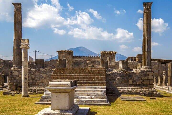 Private Audio Guided Walking Tour in Pompei