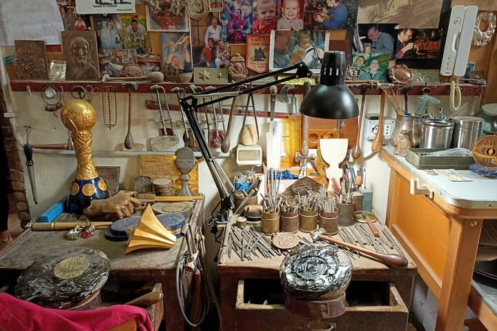 Arts and crafts in the historic Roman workshops