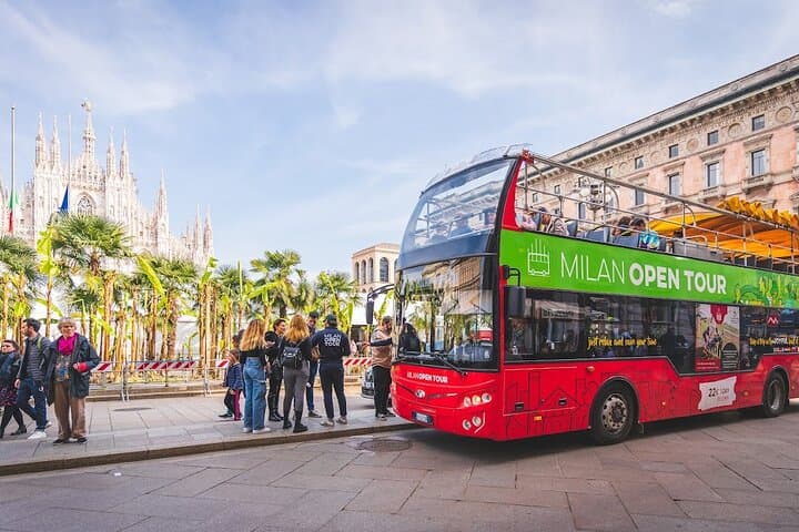 Milan: Best of Skip-the-Line Duomo Rooftops Guided Tour