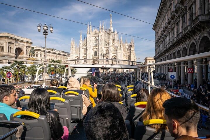 Milan Super Saver: Skip-the-Line Duomo and Rooftop Guided Tour