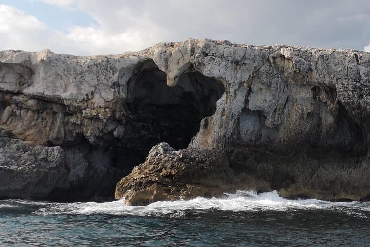 Private boat tour with prosecco and fresh fruit