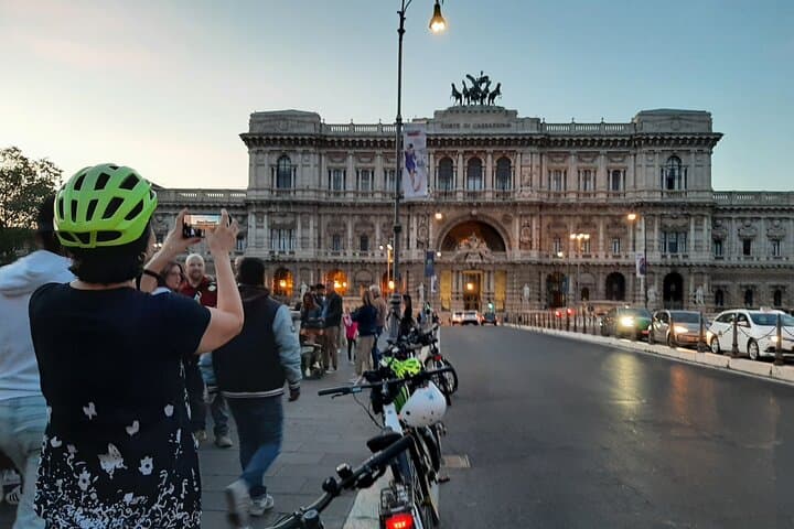 Rome by Night E-Bike Tour with Pizza Option