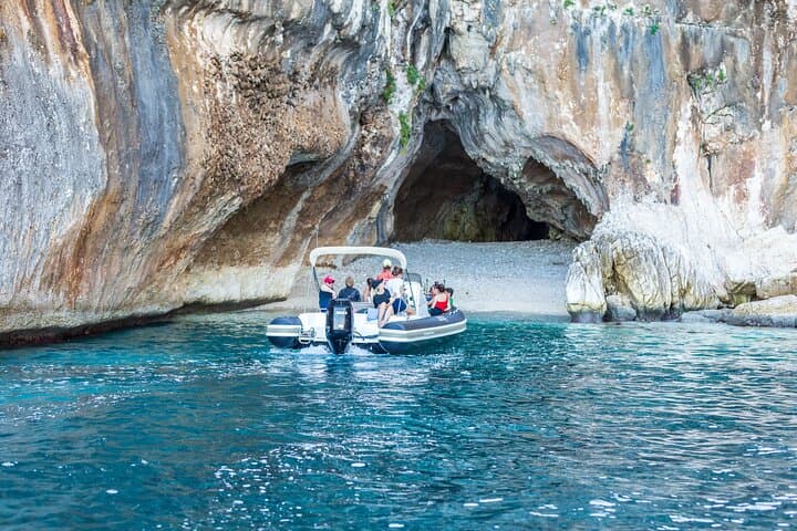 Tour along the coast of Baunei: a unique experience
