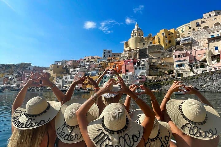5h Day boat tour to discover Procida and/or Ischia Private