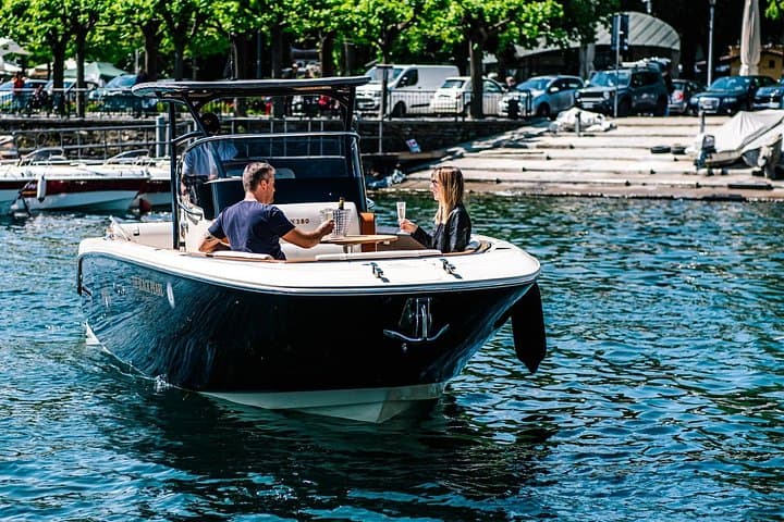 3H Guided Cruise Stop Bellagio Tender yacht Invictus 9 Pax