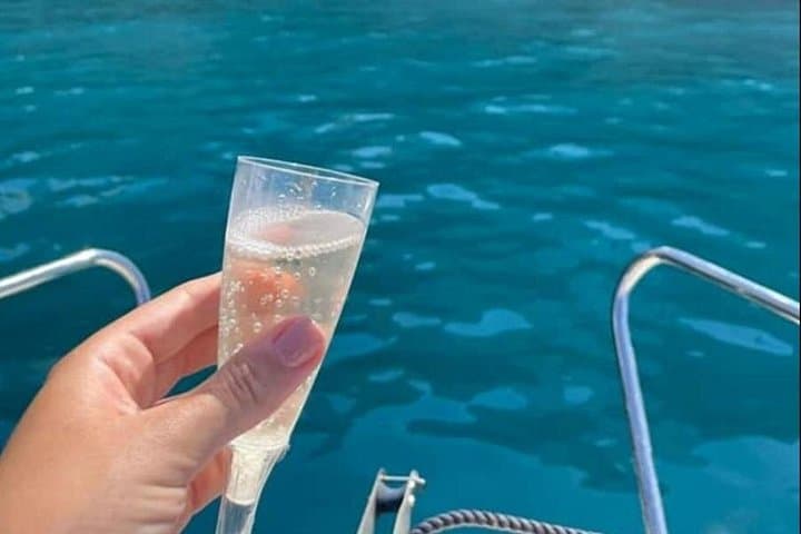 Private tour in Polignano to discover the caves with aperitif