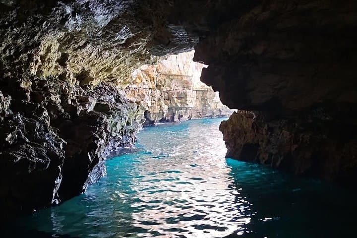 Private tour in Polignano to discover the caves with aperitif