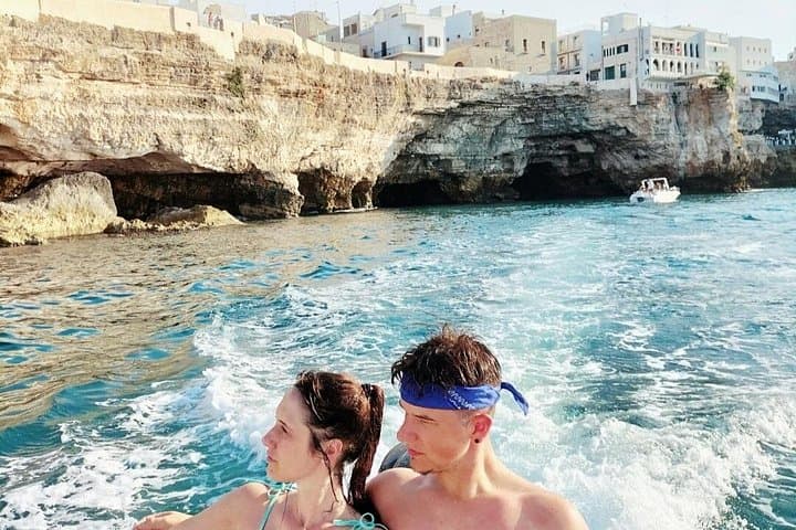 Tour by boat to discover the Polignano Caves