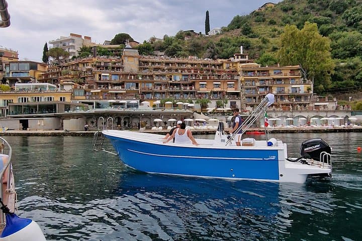 Sicilian wine tasting on the boat in Taormina