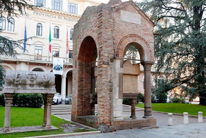 Padova Self-Guided Walking City Tour & Scavenger Hunt