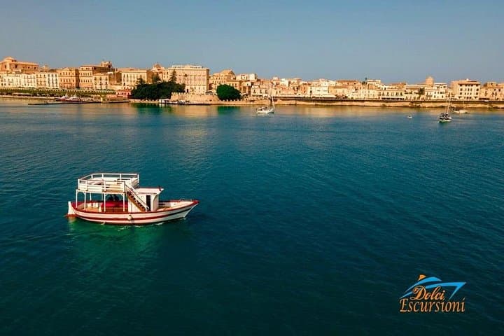Sunset boat tour with aperitif and swimming break
