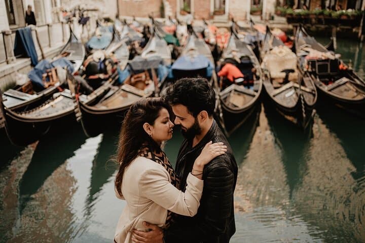 Private Gondola Ride with Professional Photographer in Venice
