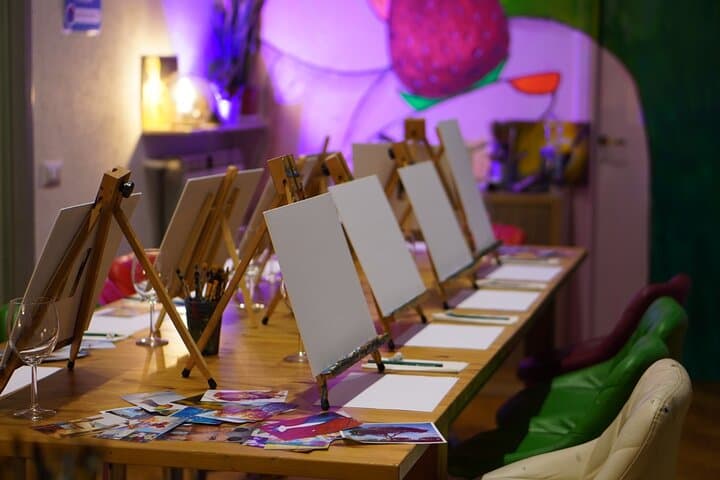 Paint n’ Sip in Rome: Unlimited Wine & Pizza in Piazza Navona