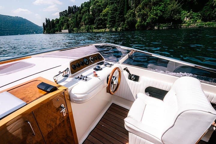 4 Hours Private Cruise on Lake Como by Motorboat