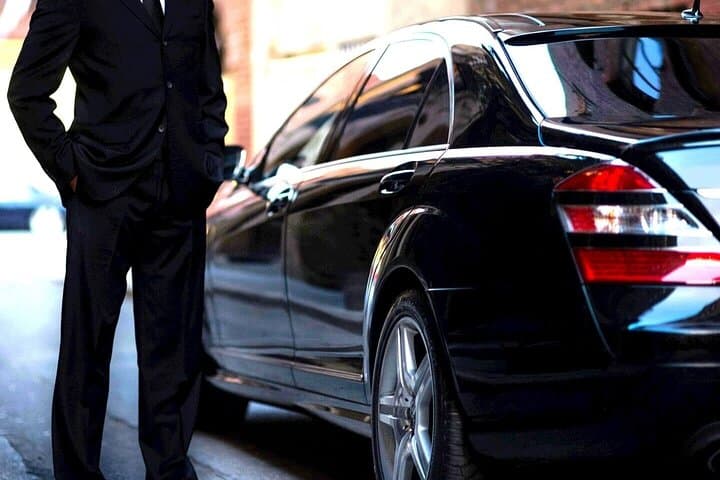 Private one way transfer from/to airport to/from hotel in Bari