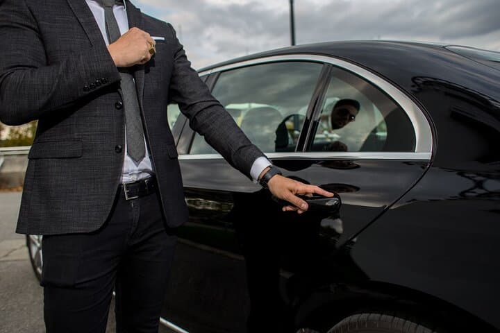 Roman Farewell: Exclusive Airport Transfer from City Center