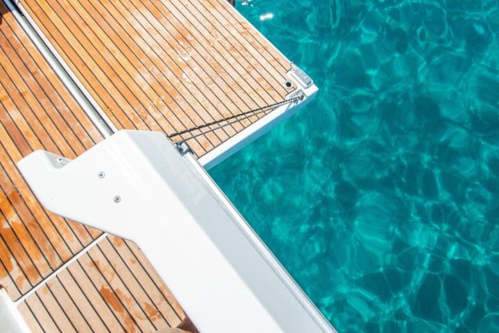 Cagliari 3 Hours Luxury Motorboat Tour - Wine and Snorkeling