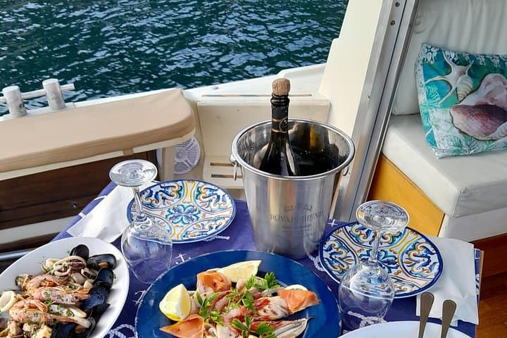 Private tour in Taormina with aperitif on board