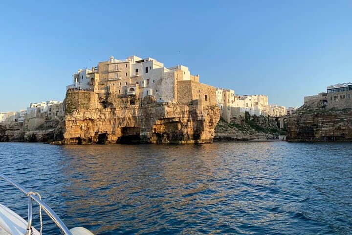 Boat excursion to Polignano a Mare between caves and coves