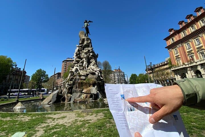 Around the map in search of narrated places
