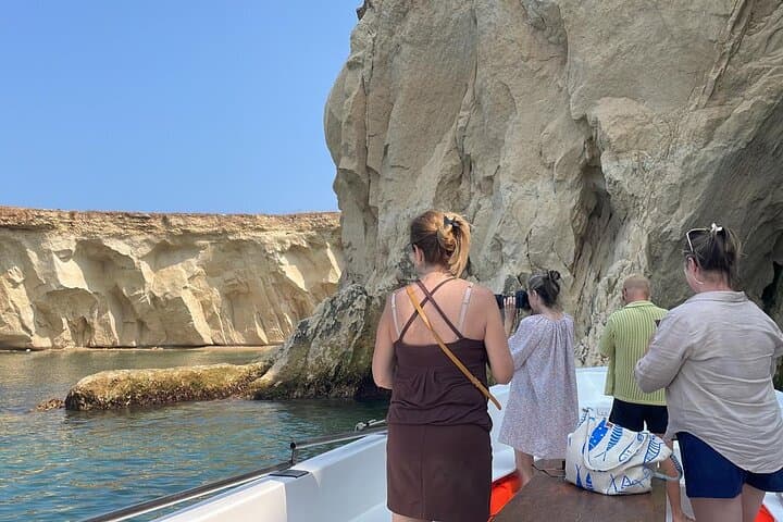 Boat tour to Pillirina, sea caves and Ortigia & Swimming Stops