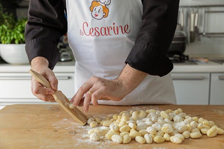 Cesarine: Small group Pasta and Tiramisu class in Siracusa