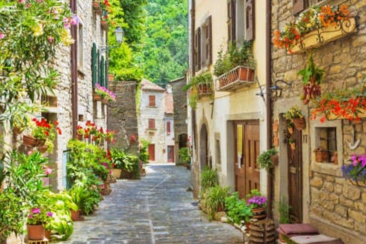 ALLEYS OF TAORMINA