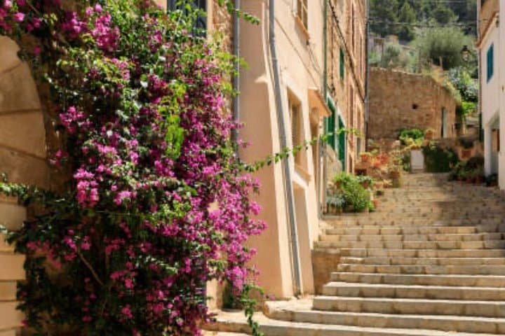 ALLEYS OF TAORMINA