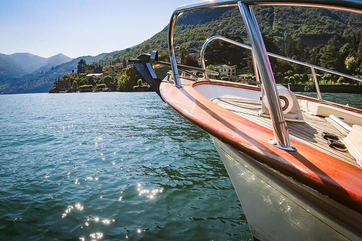 3H Private Cruise on a beautiful wooden speedboat on Lake Como