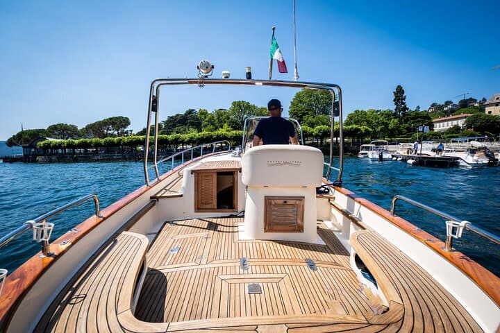 3H Private Cruise on a beautiful wooden speedboat on Lake Como